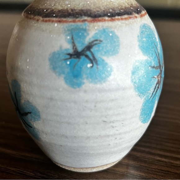 Small Painted Pottery Vase - Picture 7 of 12